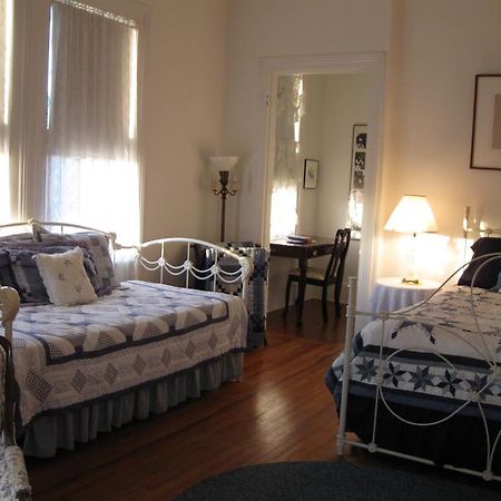 Pensacola Victorian Bed & Breakfast Room photo