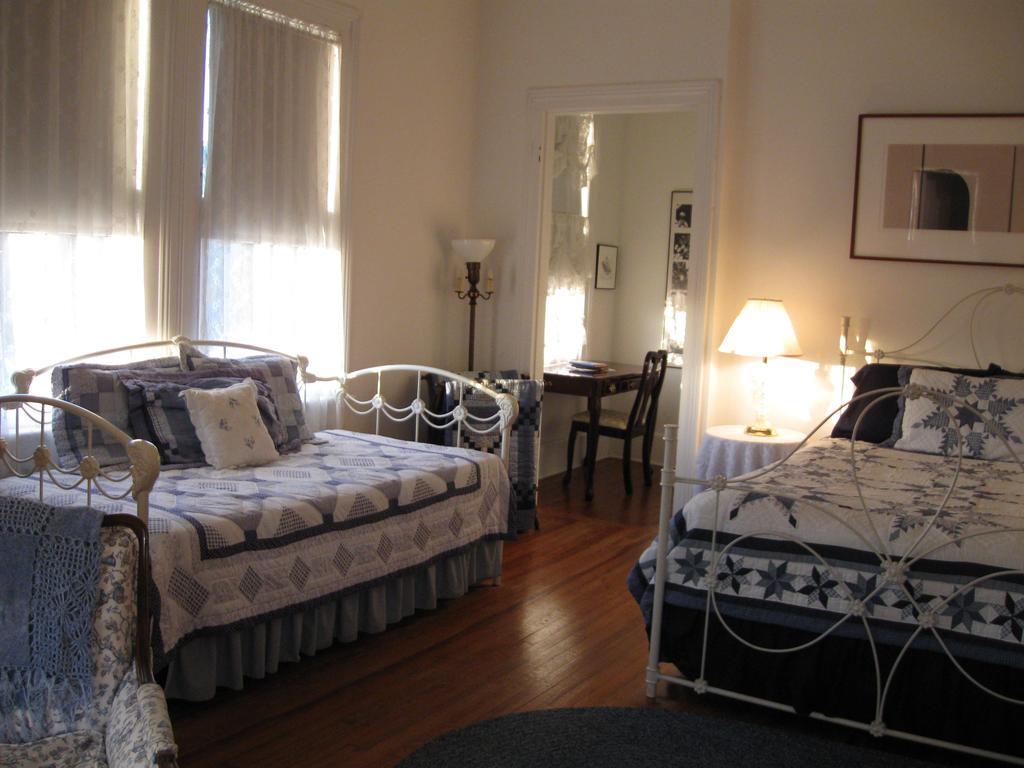 Pensacola Victorian Bed & Breakfast Room photo